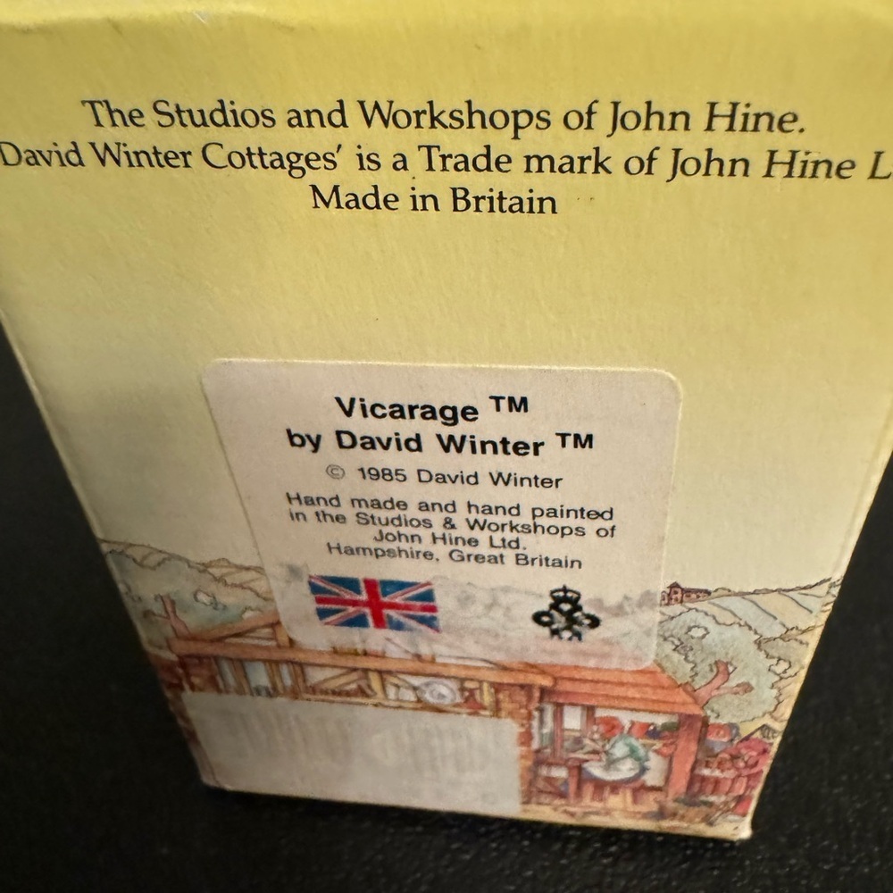 David Winter Vicarage Figurine - Picture 4 of 12